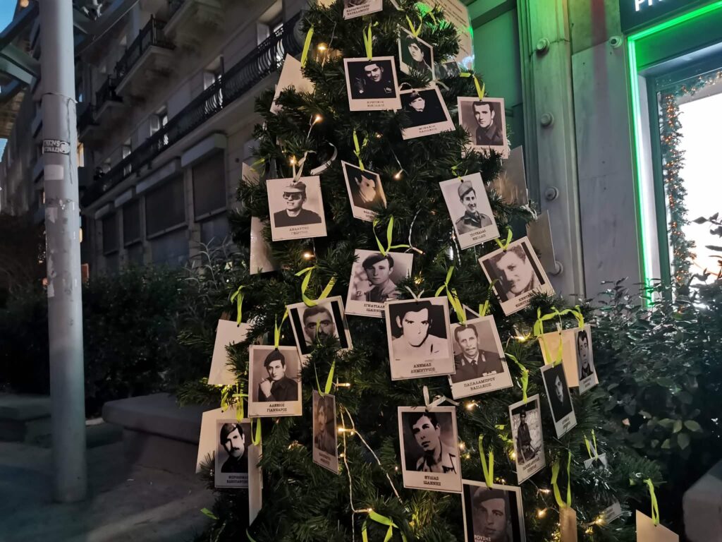 1974-2025: ΔΕΝ ΞΕΧΝΩ – Το δέντρο των Αγνοουμένων, υπενθύμιση της απουσίας τους