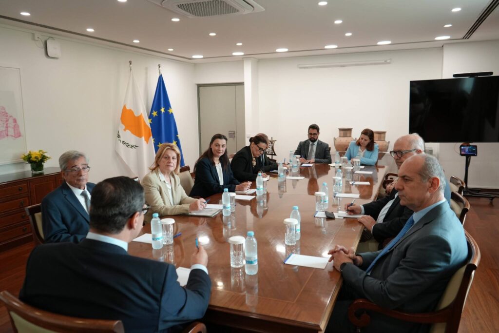 Συνάντηση Πανελλήνιας Επιτροπής με Κύπριο ΥΠΕΞ